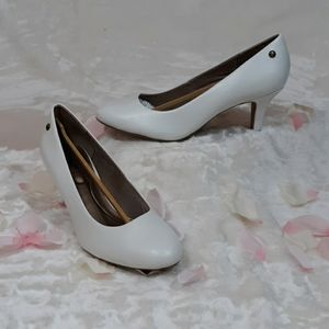 ⬇️$30 NWOT Life Stride White Heels Size 8.5M
